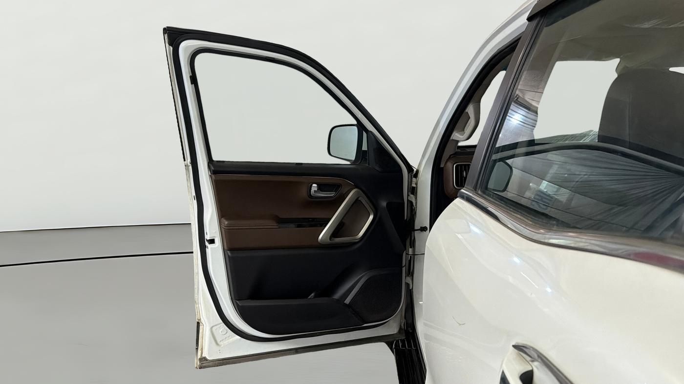 2023 Mahindra SCORPIO-N Z8 PETROL AT 7 STR, Petrol, Automatic, 21,523 km, LHS Front Door