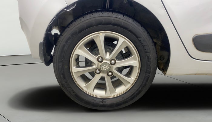 2015 Hyundai Grand i10 ASTA 1.1 CRDI, Diesel, Manual, 1,07,537 km, Right Rear Wheel
