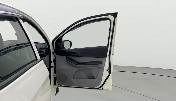2023 Tata Tiago XT (O) PETROL, CNG, Manual, 44,923 km, RHS Front Door