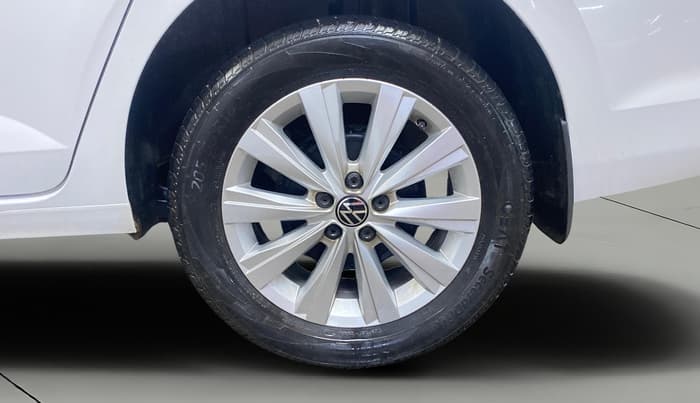 2024 Volkswagen VIRTUS HIGHLINE TSI 1.0 MT, Petrol, Manual, 6,662 km, Left Rear Wheel