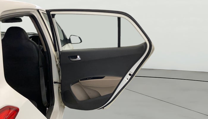 2017 Hyundai Grand i10 SPORTZ 1.2 KAPPA VTVT, CNG, Manual, 1,17,109 km, RHS Rear Door