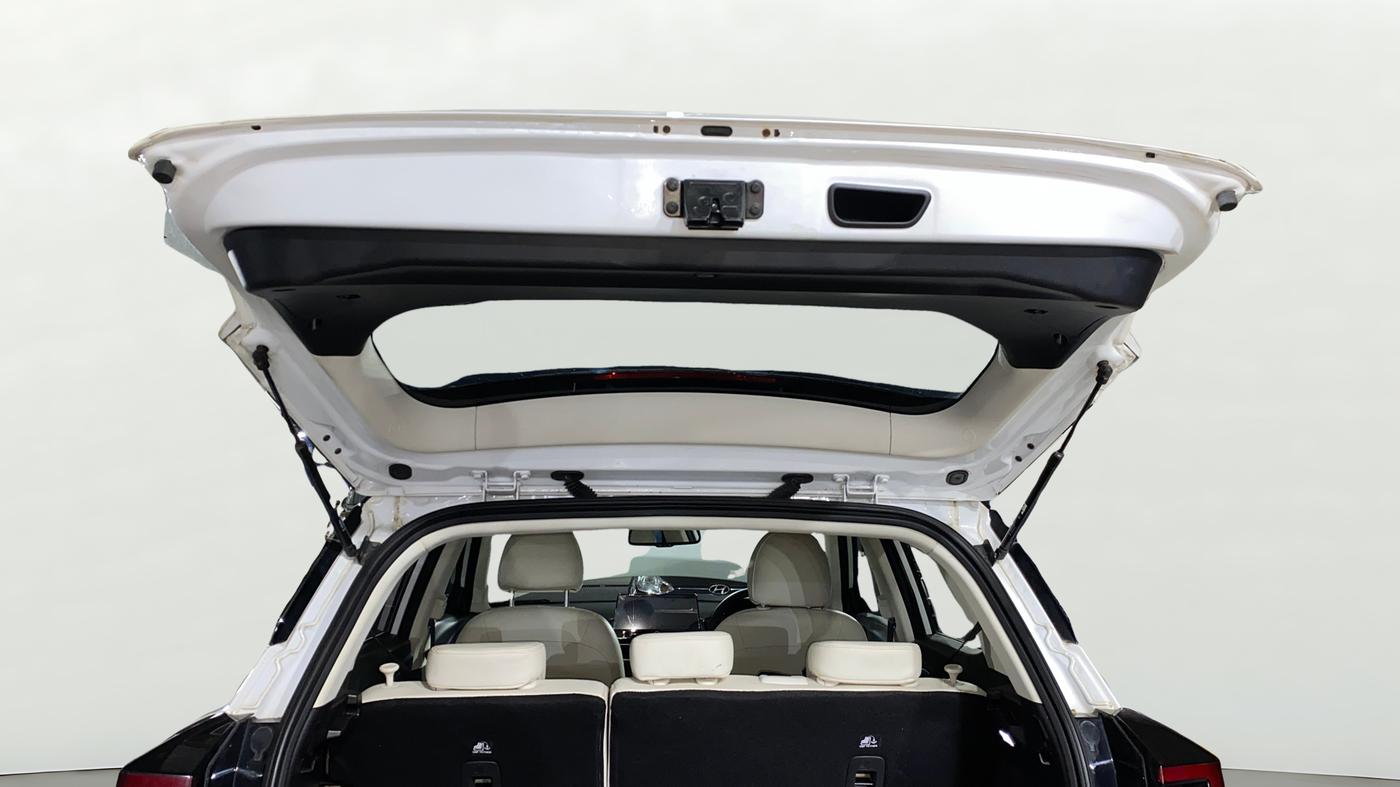 2025 Mahindra XUV 3XO AX7 1.2 TGDi AT, Petrol, Automatic, 16,952 km, Boot Door Open