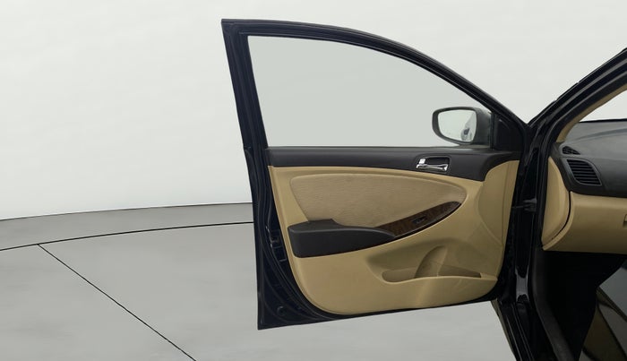 2013 Hyundai Verna FLUIDIC 1.6 VTVT SX, Petrol, Manual, 1,10,231 km, LHS Front Door