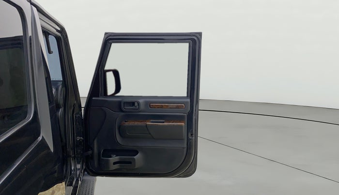 2022 Mahindra Thar LX PETROL HT 4WD AT, Petrol, Automatic, 41,933 km, RHS Front Door