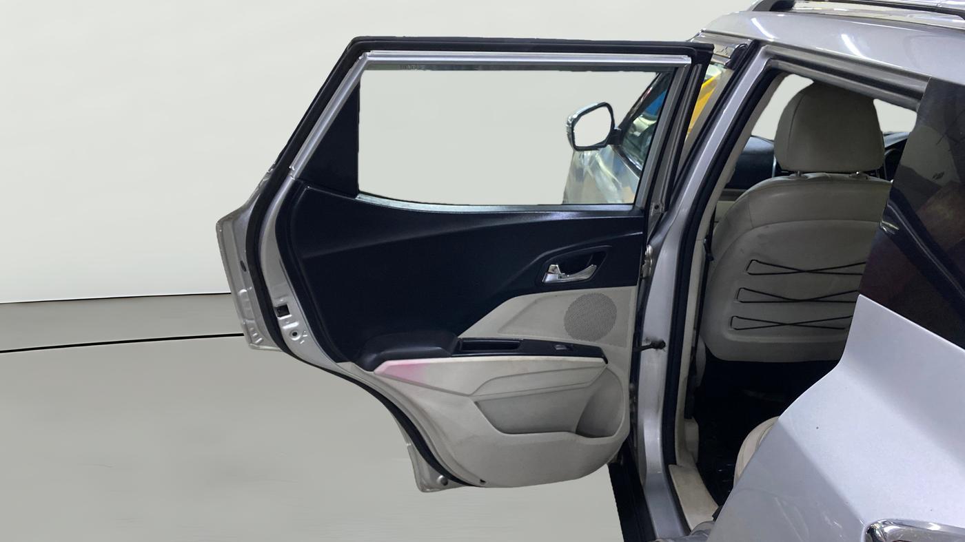2019 Mahindra XUV300 W8 (O) 1.2 PETROL, Petrol, Manual, 80,379 km, LHS Rear Door