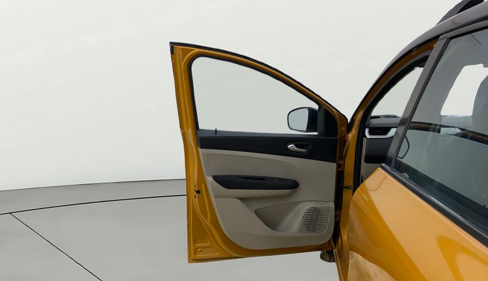 2019 Renault TRIBER RXZ DUAL TONE, Petrol, Manual, 39,240 km, LHS Front Door