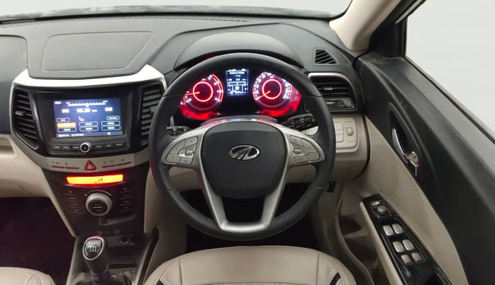 2022 Mahindra XUV300 W8 1.2 PETROL, Petrol, Manual, 39,574 km, Steering Wheel Close Up
