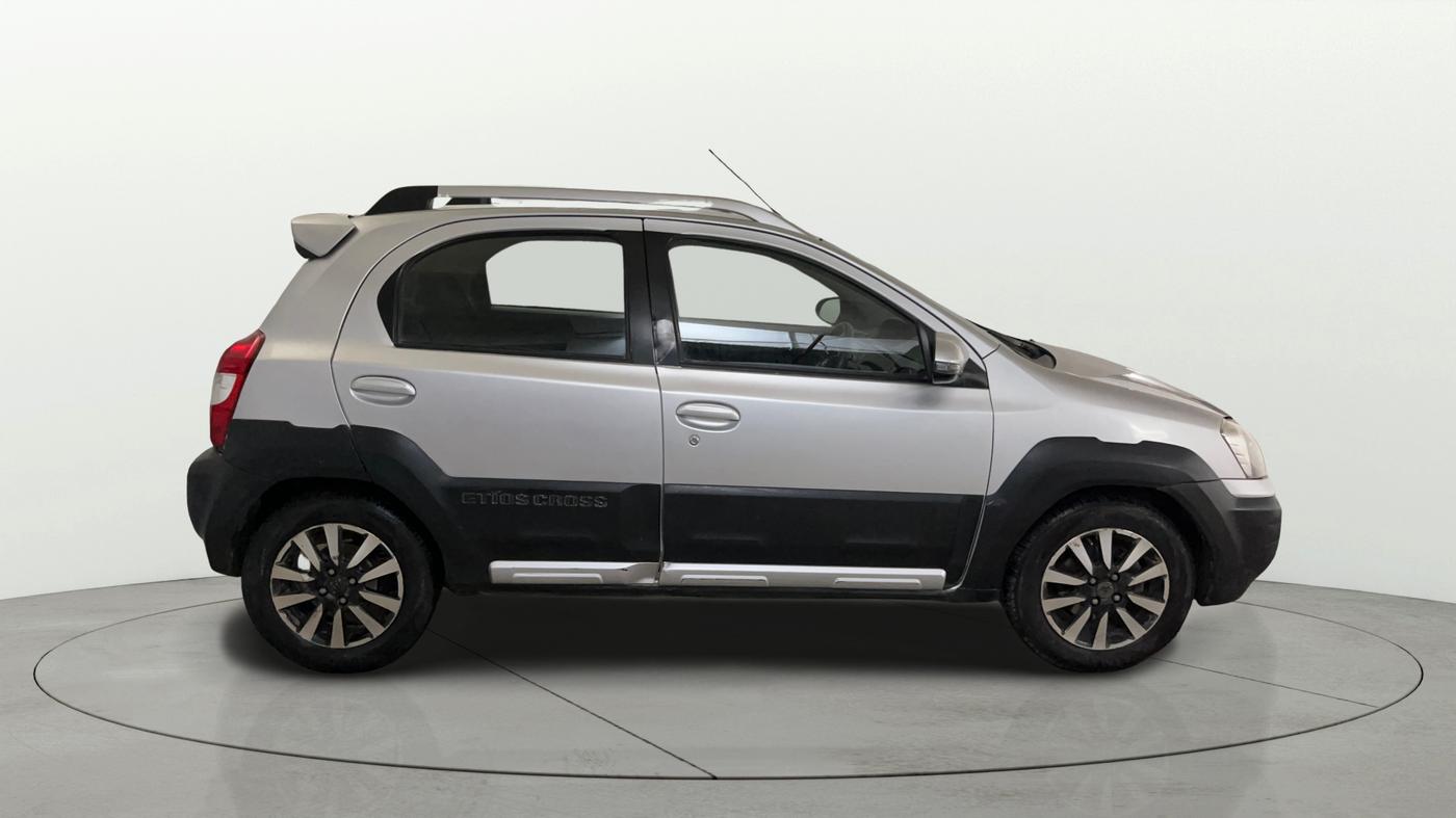 2015 Toyota Etios CROSS 1.2 G, CNG, Manual, 64,247 km, Right Side View