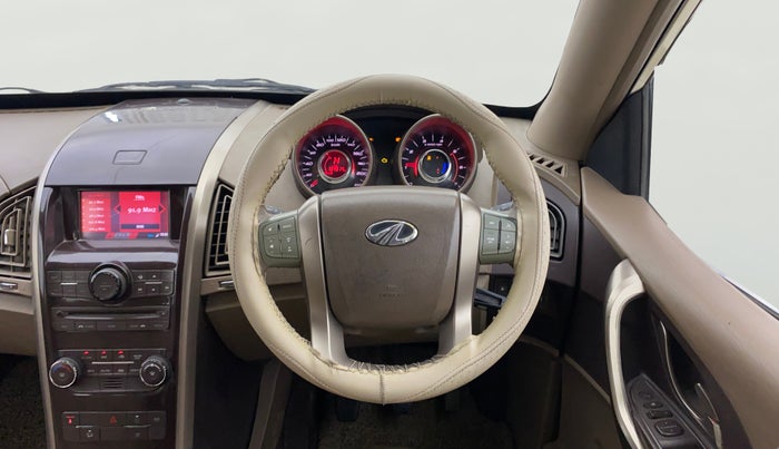 2012 Mahindra XUV500 W8, Diesel, Manual, 1,34,908 km, Steering Wheel Close Up