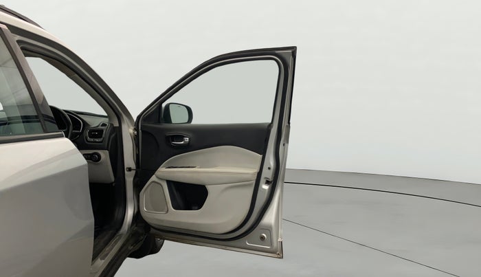 2017 Jeep Compass LIMITED 2.0 DIESEL, Diesel, Manual, 1,11,234 km, RHS Front Door