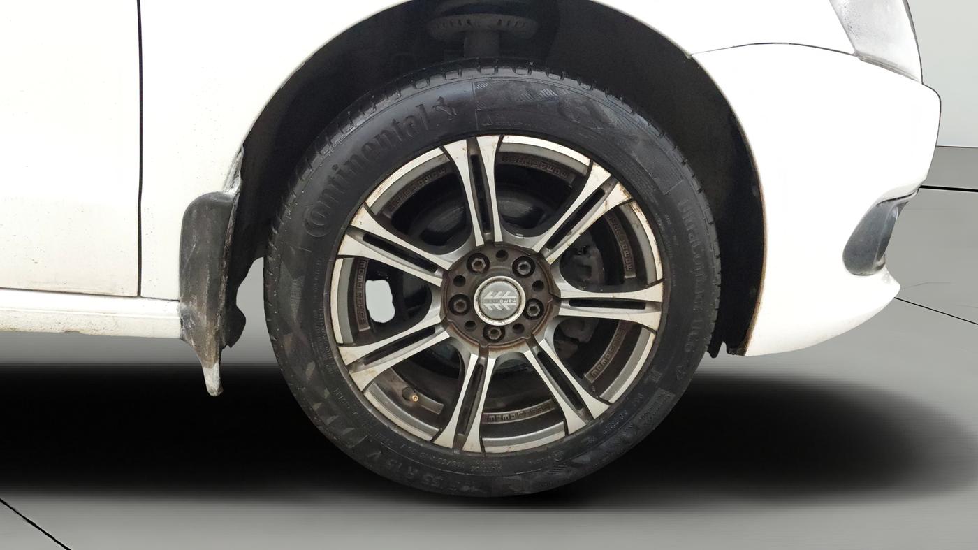 2015 Volkswagen Vento HIGHLINE PETROL AT, Petrol, Automatic, 60,126 km, Right Front Wheel