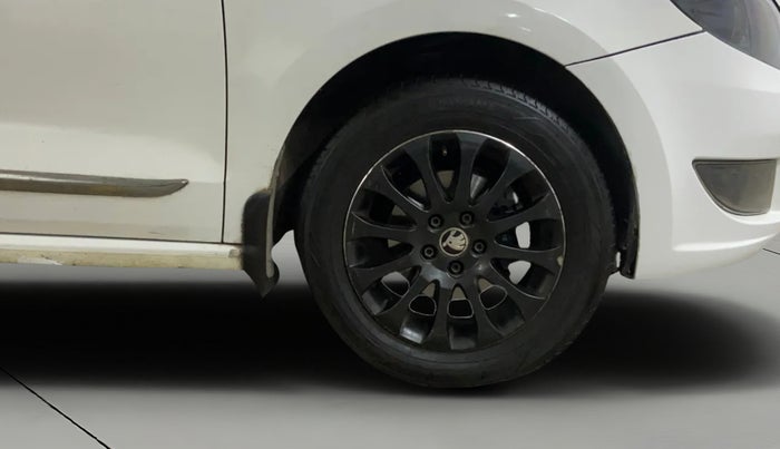 2015 Skoda Rapid 1.5 TDI CR ELEGANCE, Diesel, Manual, 98,257 km, Right Front Wheel