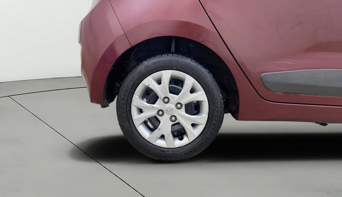 2015 Hyundai Grand i10 SPORTZ 1.2 KAPPA VTVT, Petrol, Manual, 1,02,001 km, Right Rear Wheel