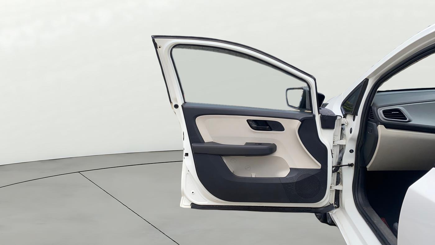 2021 Tata ALTROZ XM PLUS PETROL, Petrol, Manual, 28,422 km, LHS Front Door