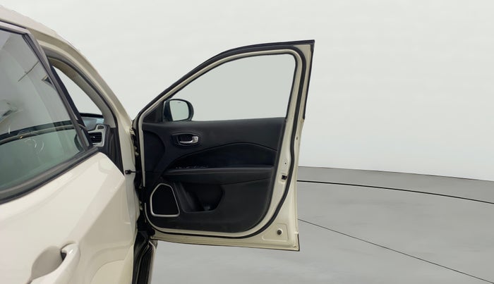 2018 Jeep Compass SPORT 2.0 DIESEL, Diesel, Manual, 1,00,566 km, RHS Front Door