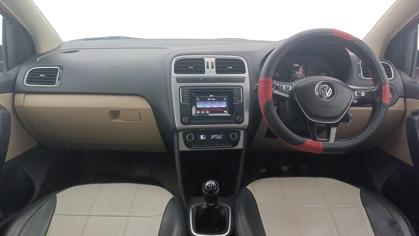 2016 Volkswagen Polo HIGHLINE1.5L, Diesel, Manual, 1,46,206 km, Dashboard