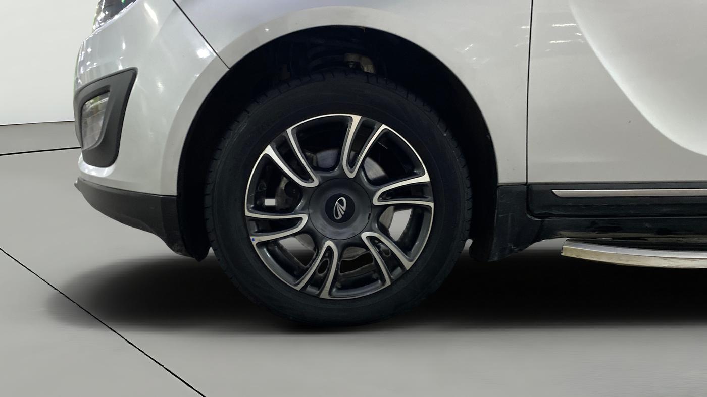 2019 Mahindra MARAZZO M8 8 STR, Diesel, Manual, 30,475 km, Left Front Wheel