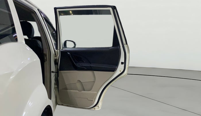 2017 Mahindra XUV500 W4, Diesel, Manual, 74,520 km, RHS Rear Door