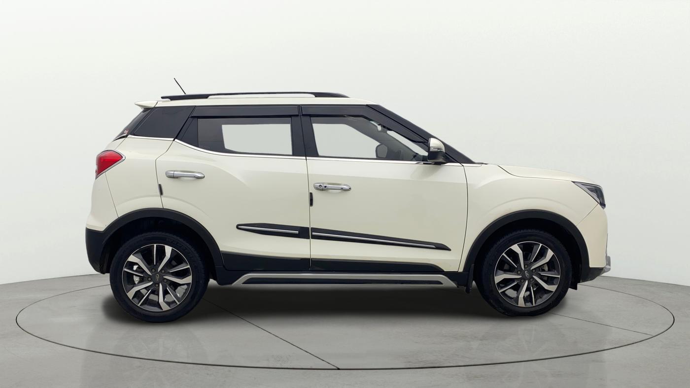 2020 Mahindra XUV300 W8 (O) 1.2 PETROL, Petrol, Manual, 34,817 km, Right Side View