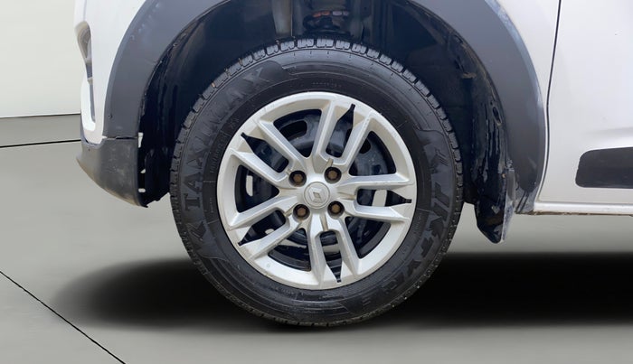 2021 Renault TRIBER RXL MT, Petrol, Manual, 97,332 km, Left Front Wheel