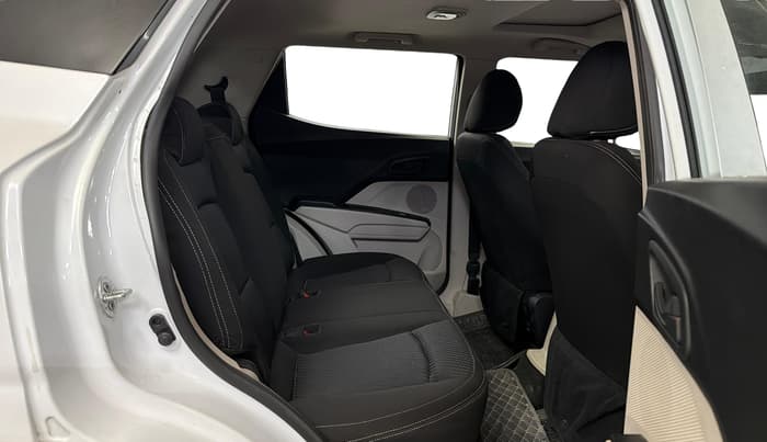 2024 Mahindra XUV300 W4 1.5 DIESEL, Diesel, Manual, 84,053 km, Right Side Rear Door Cabin