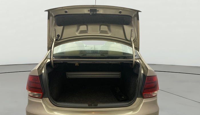 2015 Volkswagen Vento HIGHLINE 1.6 MPI, Petrol, Manual, 1,27,839 km, Boot Door Open