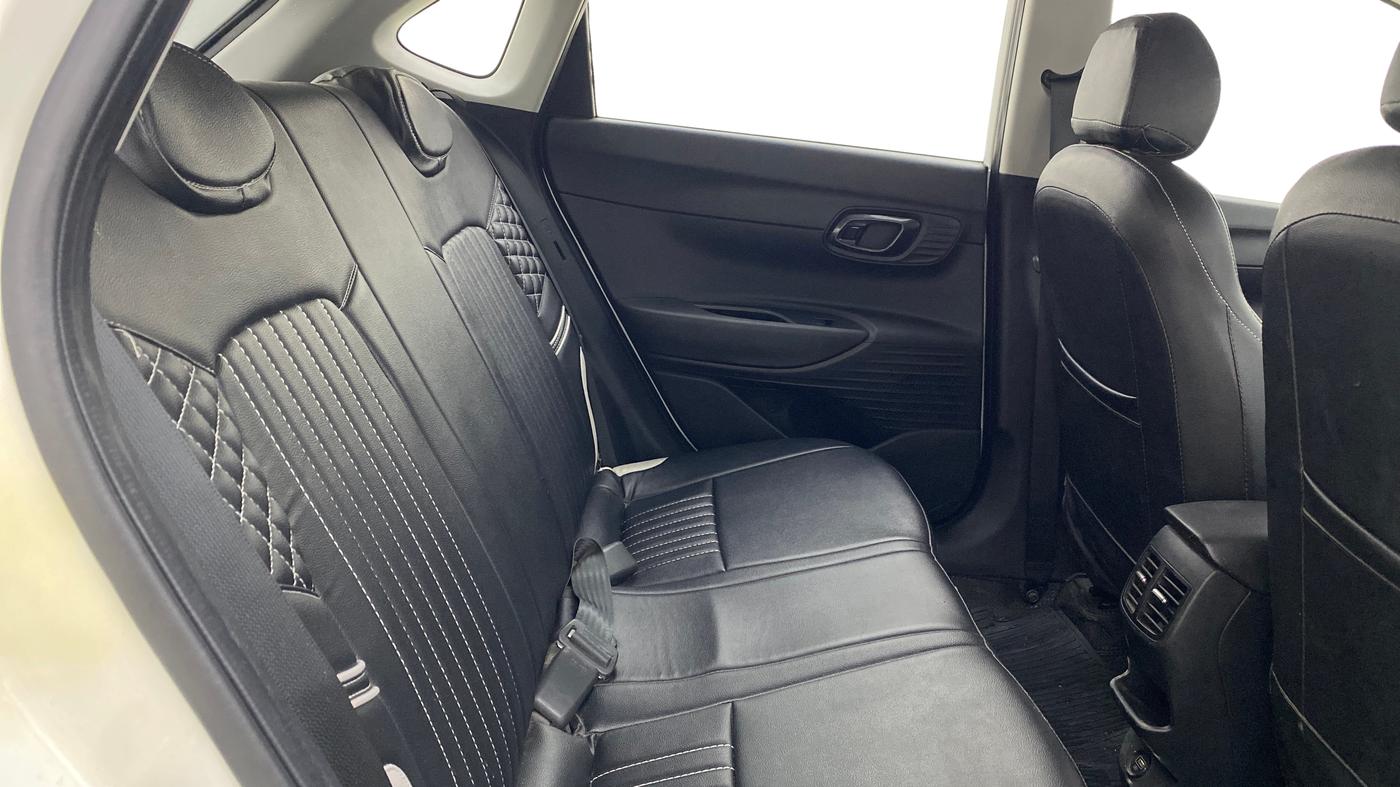 2022 Hyundai NEW I20 SPORTZ 1.2 MT, Petrol, Manual, 16,581 km, Right Side Rear Door Cabin