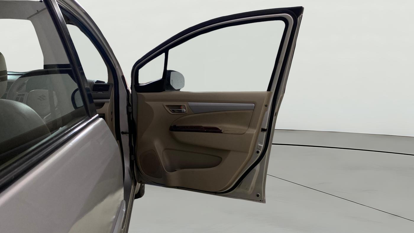 2016 Maruti Ertiga VXI CNG, CNG, Manual, 82,011 km, RHS Front Door