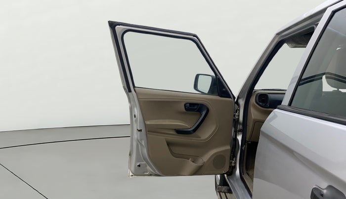 2016 Mahindra TUV300 T4 PLUS, Diesel, Manual, 1,08,591 km, LHS Front Door