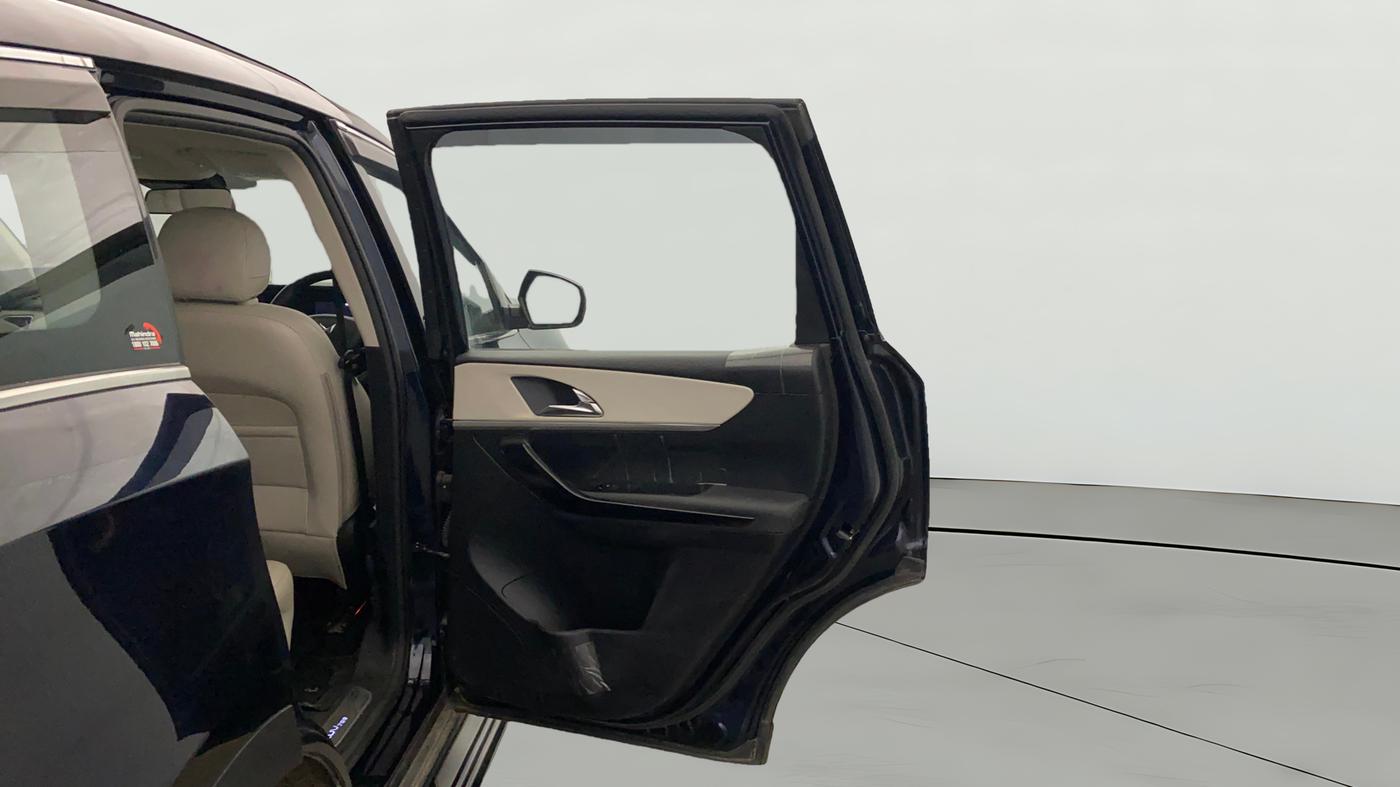 2023 Mahindra XUV700 AX 7 P MT 7 STR, Petrol, Manual, 30,344 km, RHS Rear Door