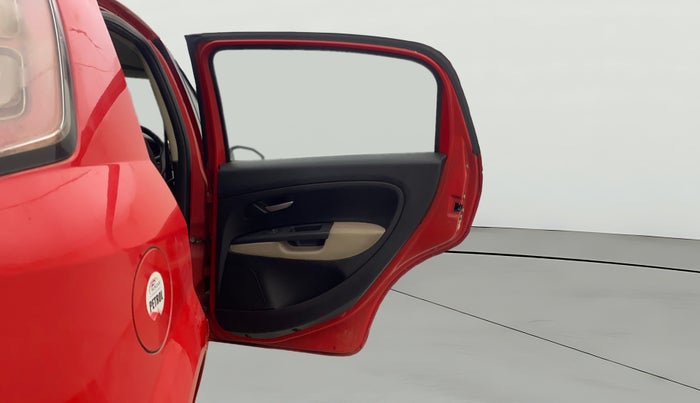 2015 Fiat Punto EVO DYNAMIC 1.2, Petrol, Manual, 1,00,877 km, RHS Rear Door