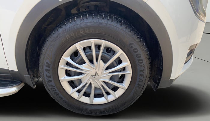 2021 Mahindra XUV700 AX 3 P AT 5 STR, Petrol, Automatic, 65,053 km, Right Front Wheel