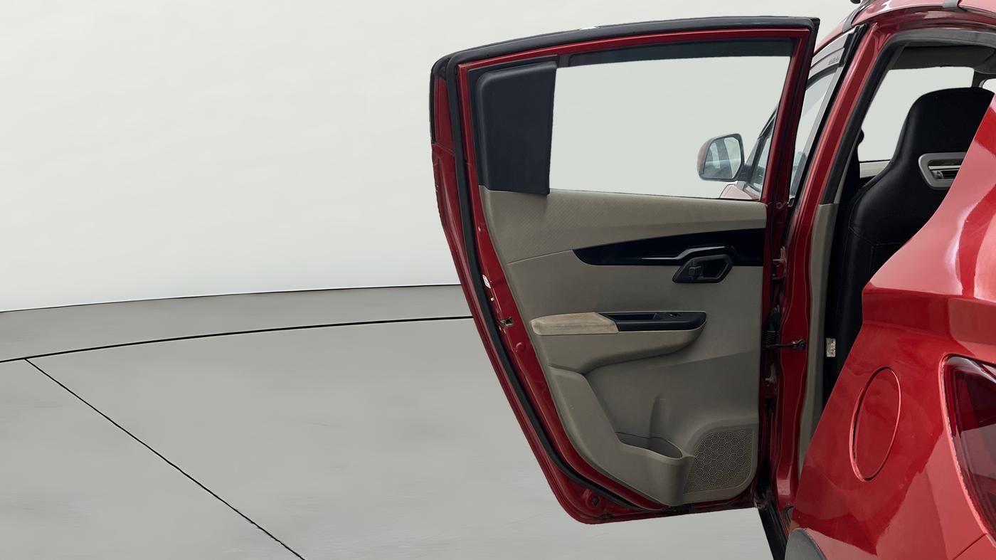 2016 Mahindra Kuv100 K6 6 STR, Petrol, Manual, 58,190 km, LHS Rear Door