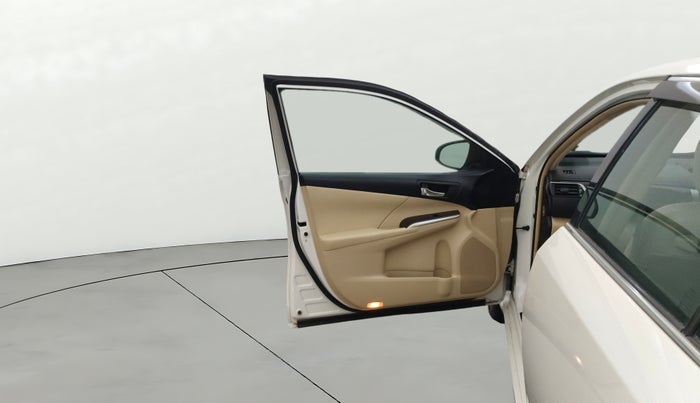 2016 Toyota Camry HYBRID, Hybrid, Automatic, 75,189 km, LHS Front Door