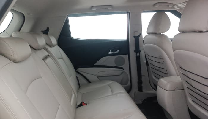 2022 Mahindra XUV300 W8 (O) 1.2 PETROL AMT, Petrol, Automatic, 12,444 km, Right Side Rear Door Cabin