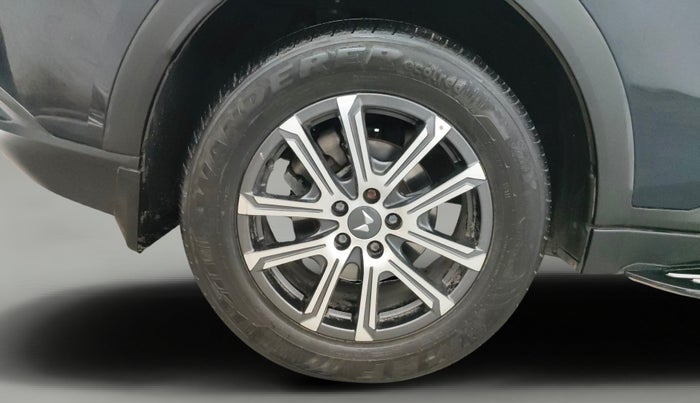 2022 Mahindra XUV700 AX 7 P MT 7 STR, Petrol, Manual, 31,275 km, Right Rear Wheel