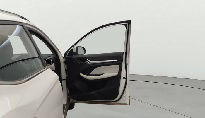 2022 MG ASTOR SHARP 1.5 MT, Petrol, Manual, 10,118 km, RHS Front Door