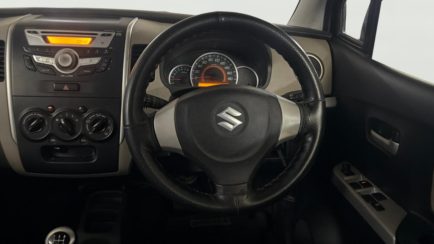 2016 Maruti Wagon R 1.0 VXI, Petrol, Manual, 38,381 km, Steering Wheel Close Up
