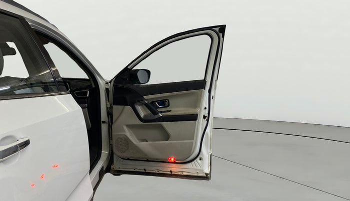 2022 Tata Safari XZA PLUS, Diesel, Automatic, 70,304 km, RHS Front Door