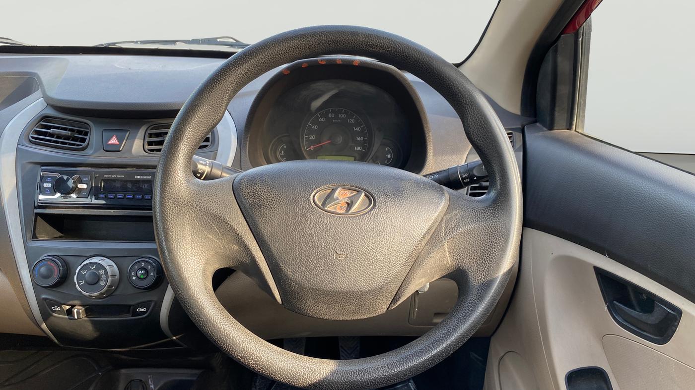 2016 Hyundai Eon ERA +, Petrol, Manual, 1,11,911 km, Steering Wheel Close Up