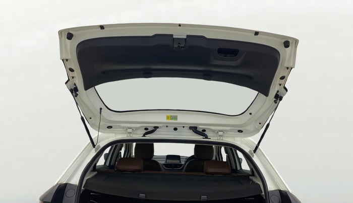 2024 Tata ALTROZ XZ CNG, CNG, Manual, 23,376 km, Boot Door Open