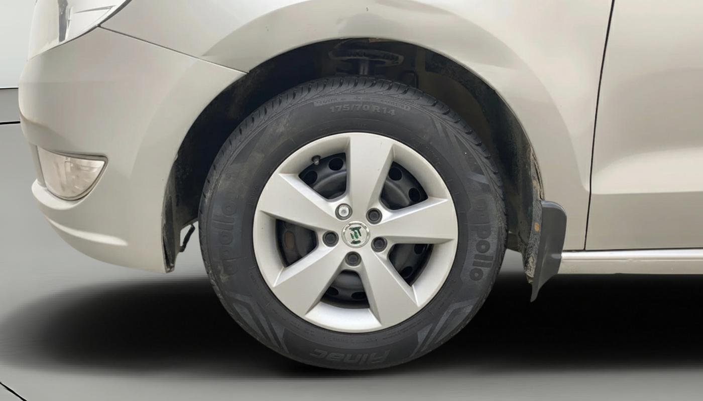 2015 Skoda Rapid AMBITION 1.6 MPI MT, Petrol, Manual, 90,440 km, Left Front Wheel