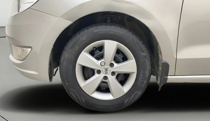 2015 Skoda Rapid AMBITION 1.6 MPI MT, Petrol, Manual, 90,252 km, Left Front Wheel