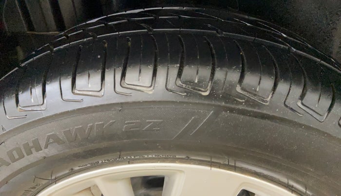 2015 Maruti Swift ZXI, Petrol, Manual, 48,517 km, Right Rear Tyre Tread