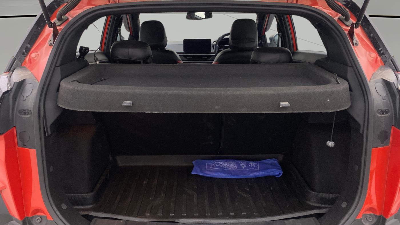 2024 Tata NEXON FEARLESS SUNROOF DUAL TONE 1.2 PETROL, Petrol, Manual, 5,972 km, Boot Open Zoomed View