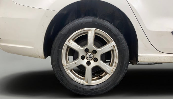 2012 Volkswagen Vento HIGHLINE 1.6 MPI, Petrol, Manual, 1,07,051 km, Right Rear Wheel