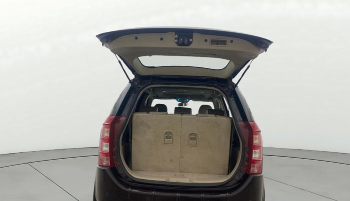 2015 Mahindra XUV500 W10, Diesel, Manual, 1,14,508 km, Boot Door Open