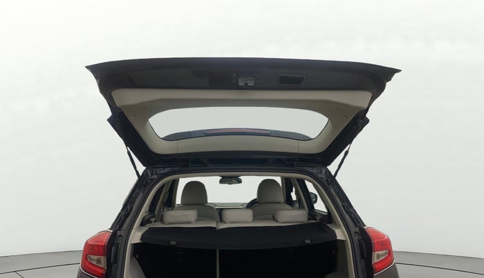 2022 Mahindra XUV300 W8 (O) 1.2 PETROL, Petrol, Manual, 33,154 km, Boot Door Open