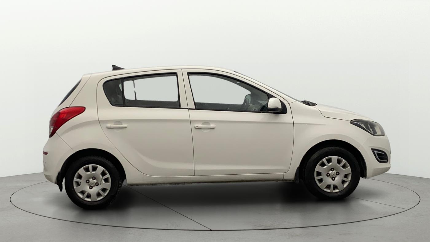 2014 Hyundai i20 MAGNA (O) 1.2, Petrol, Manual, 1,47,899 km, Right Side View