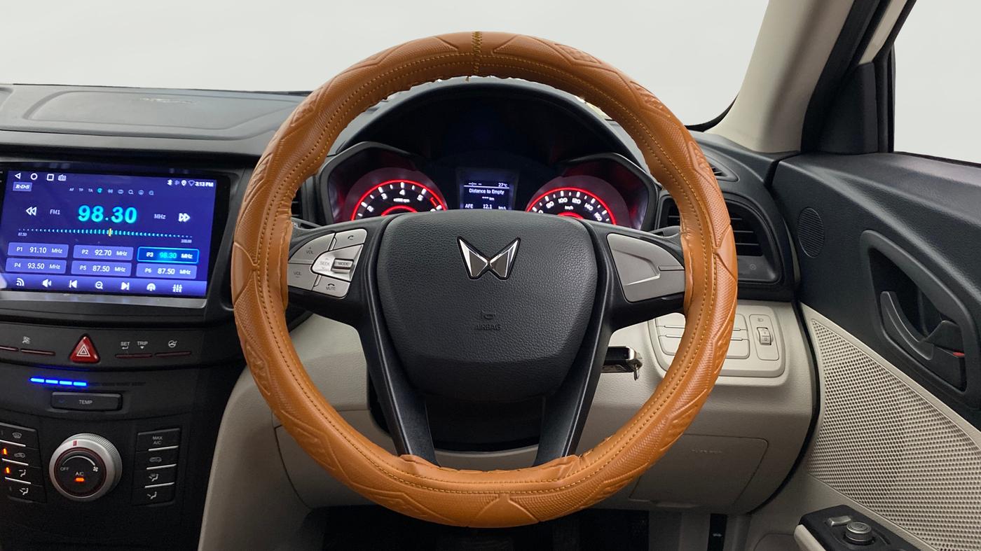 2023 Mahindra XUV300 W6 1.2 PETROL AMT, Petrol, Automatic, 13,946 km, Steering Wheel Close Up